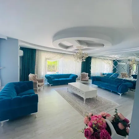 Luxurious With Private Pool And Location In Villa *
