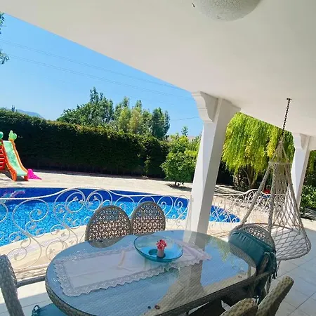 Luxurious With Private Pool And Location In Villa *