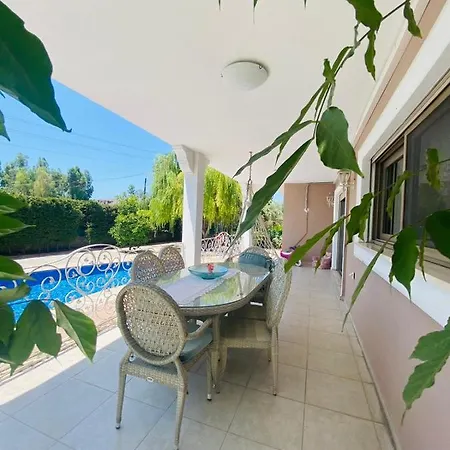 Luxurious With Private Pool And Location In